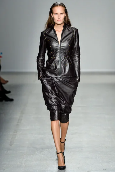 Look 18